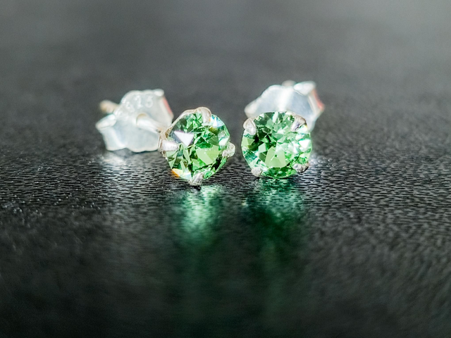 Boucles d&#039;oreilles, cristal 4mm Peridot