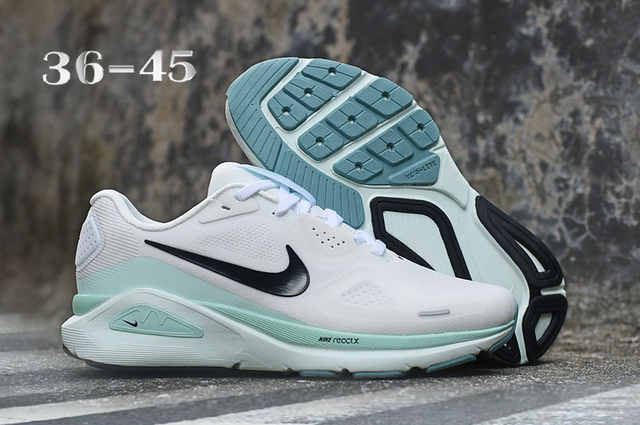 Nike Structure 26 (Vendu sans la boîte )