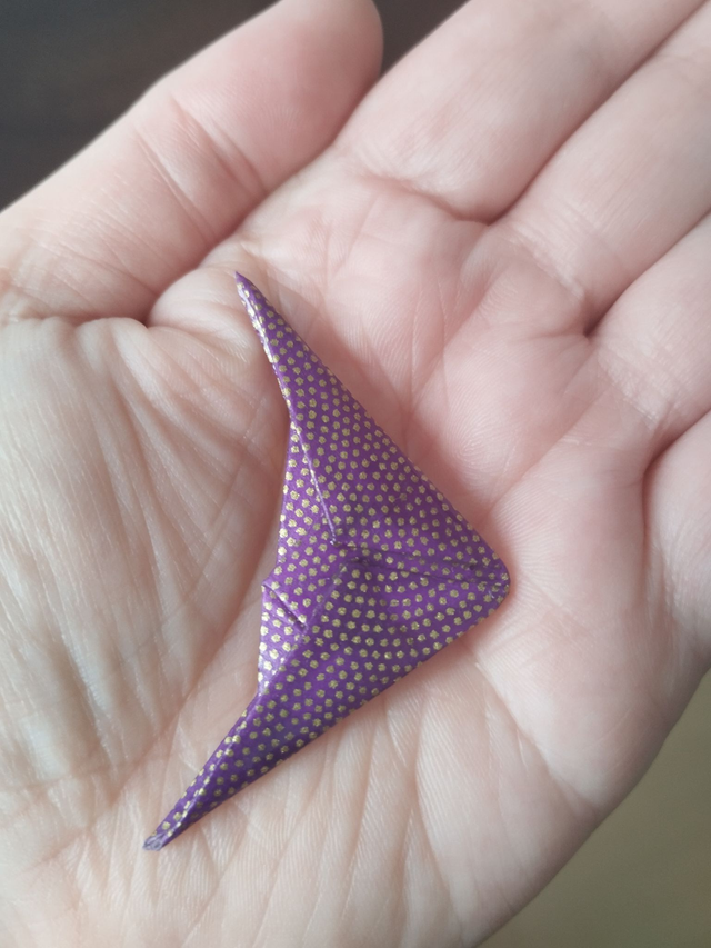 Broche cerf-volant violet à pois dorés