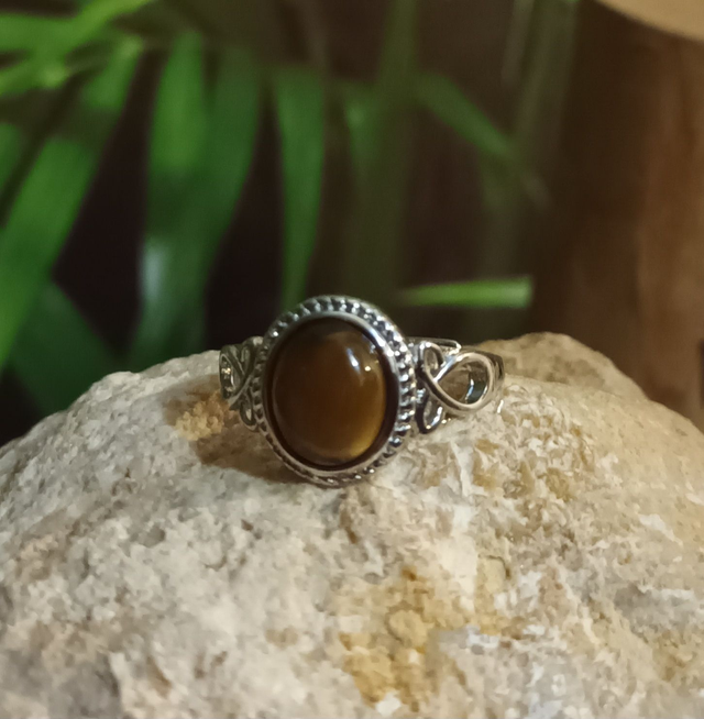 Bague ajustable en œil de tigre et laiton rhodié