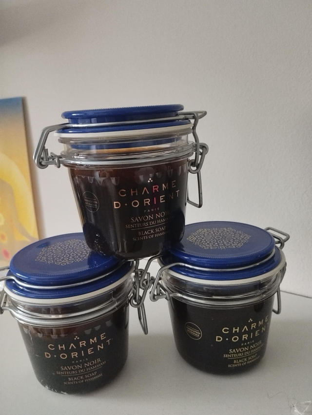 GOMMAGE "Charme d'Orient":  savon noir + son gant de gommage kassa