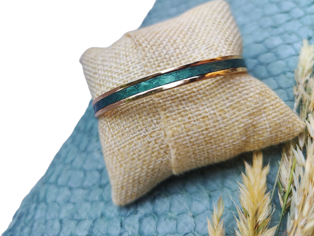 Bracelet manchette fine en cuir de saumon