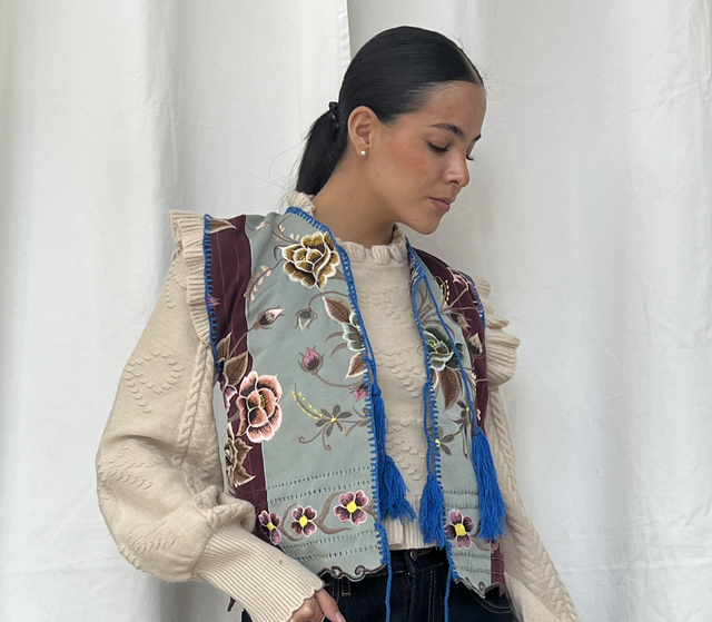 Chaleco flores con azul 