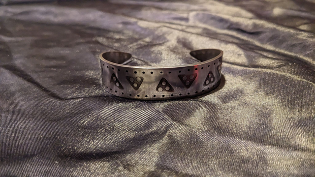 Hand forged arm ring