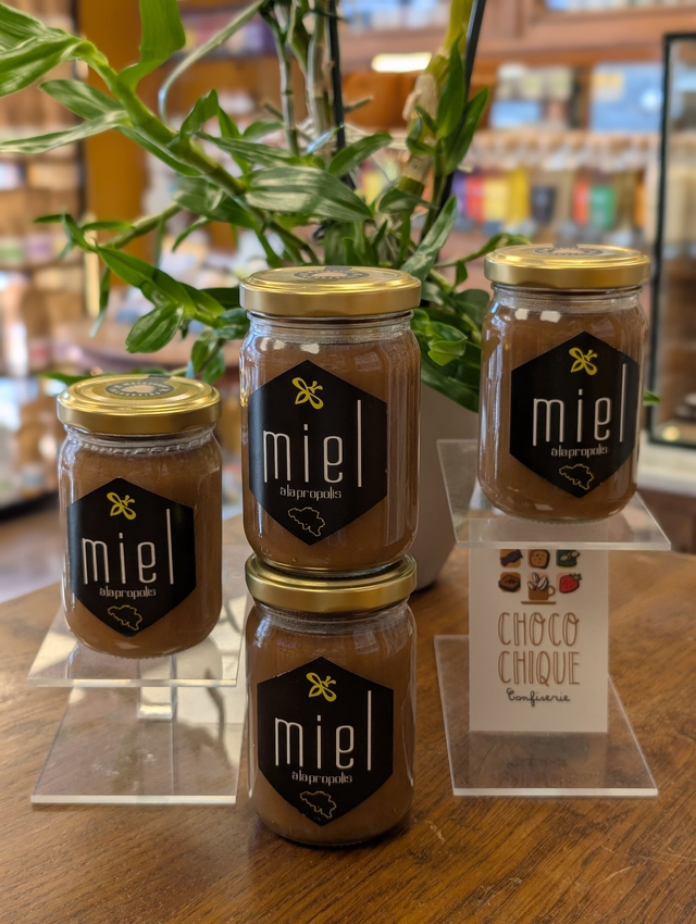 Miel à la propolis de chez Macrobapt