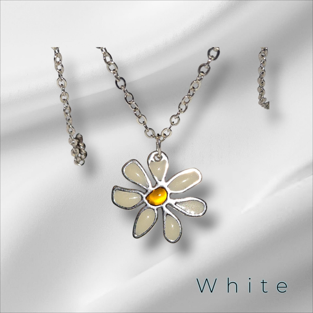 Large daisy Flower necklace 