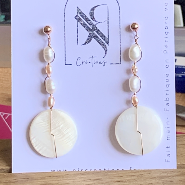 Boucles d’oreilles en Perles d’eau douce et nacres, or rose laminé (Goldfilled) 