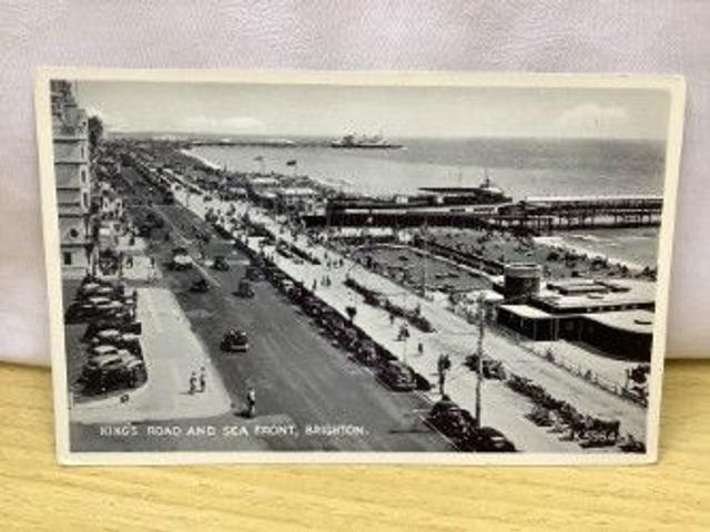 King&#039;s Road and Seafront, Brighton, Sussex, Valentine &amp; Sons Ltd Silveresque Postcard. Our Ref no. R84 £2.50
