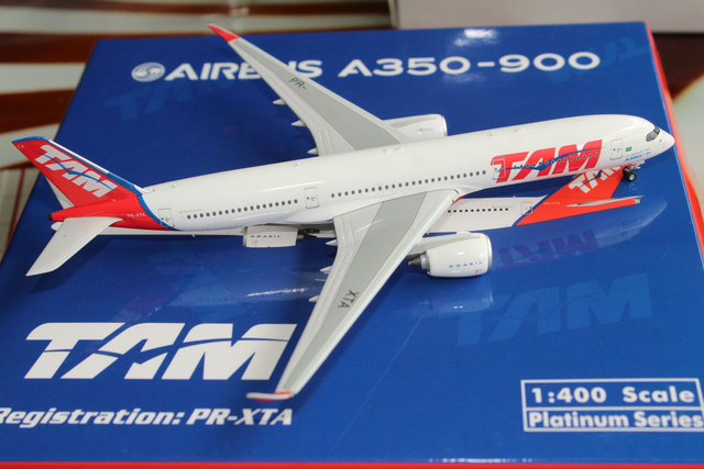 TAM A350-900 (PR-XTA) &quot;Primeiro A350 das Americas&quot;, 1:400 Phoenix