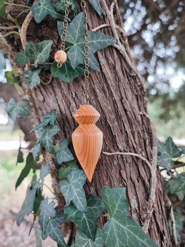 Pendule en Bois d'If, Perle de Jaspe Paysage et Chaînette en Laiton Vieilli