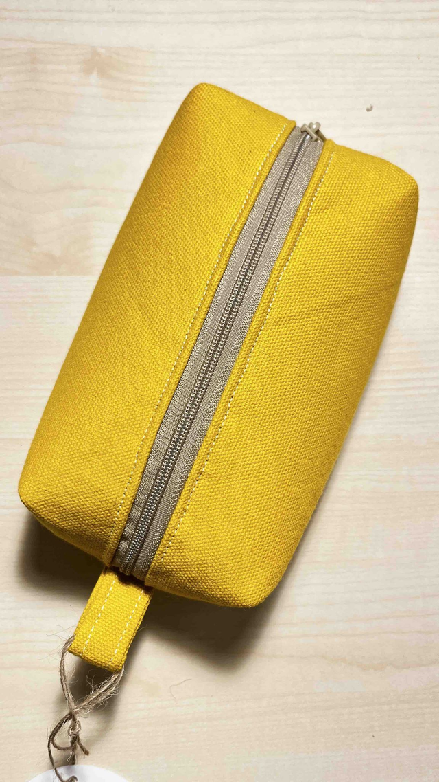 Square zip pouch - Accessory bag - Travel organizer - Storage bag - Makeup bag - Yellow