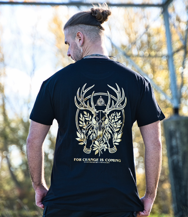 T-Shirt - „For Change Is Coming“ Black Gold