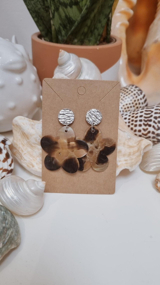 Boucles d'oreilles nacre fleur 