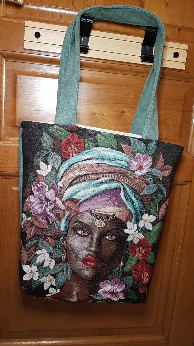 Grand sac en carré jacquard motif "Beauté de la nature"