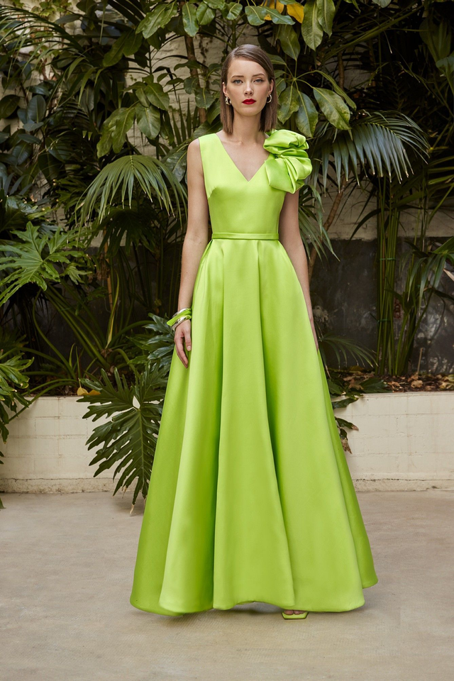 CARLA RUIZ VESTIDO LUNGO CAPA