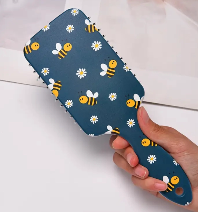 Bee hairbrush 