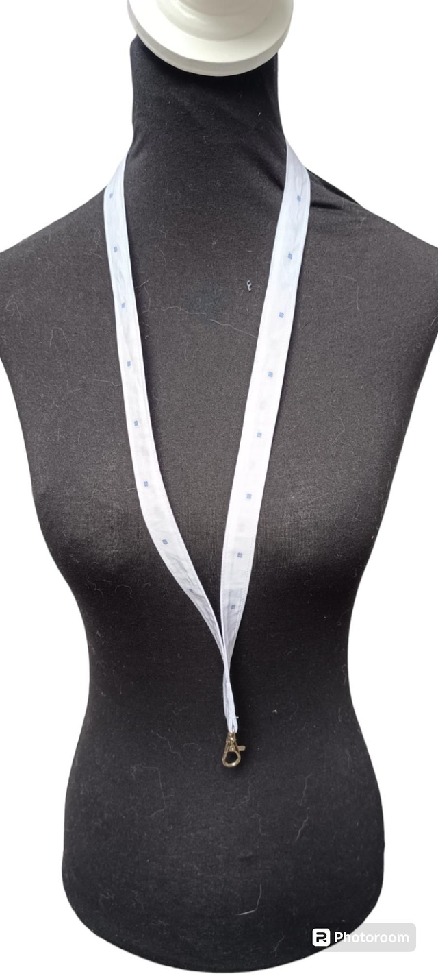 Lanière blanche carrés bleu