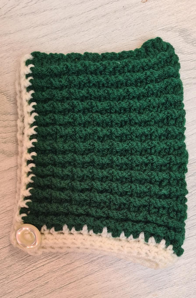 Crochet pixie hat green cream baby 3-6 months