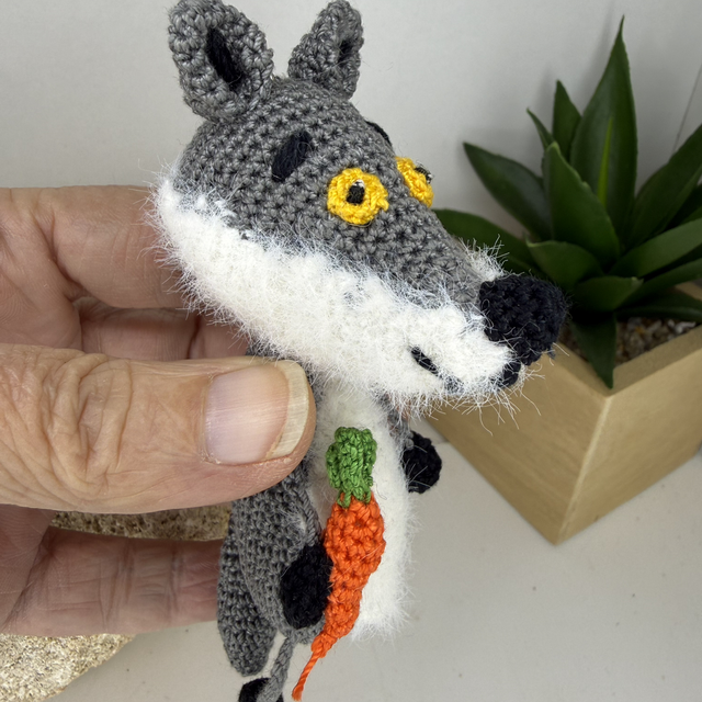 Loup végétarien au crochet 