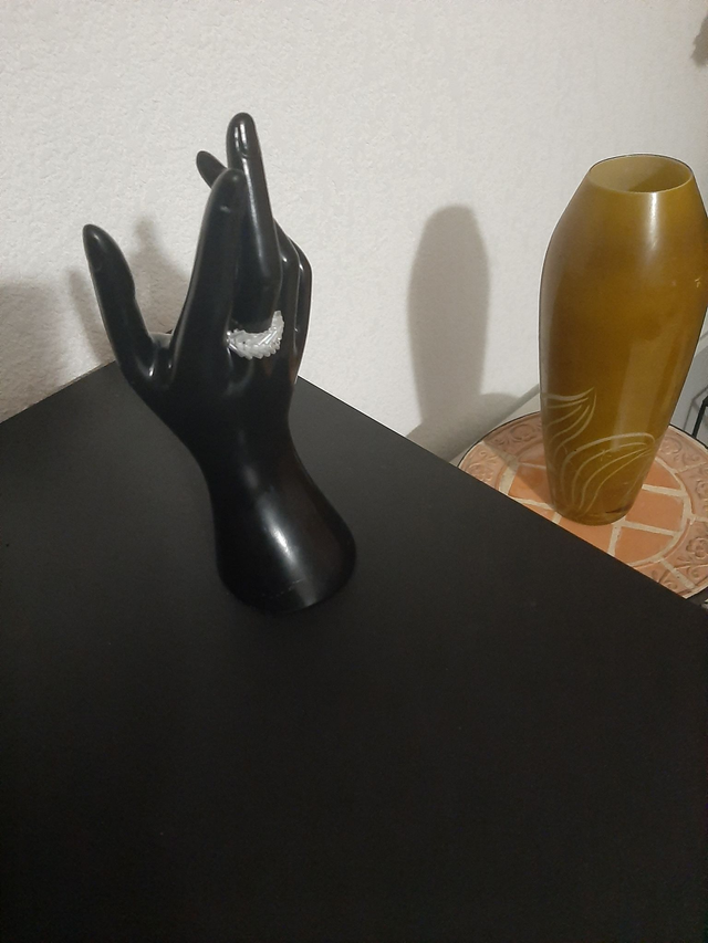 Bague blanc  en perle de verre et perle rocaille 		