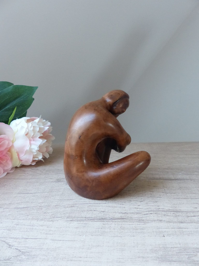 Sculpture Vintage Femme Nue en Résine Marron – Figurine Stylisée Assise – Objet d’Art Déco ou Presse-Papier – Cadeau Élégant