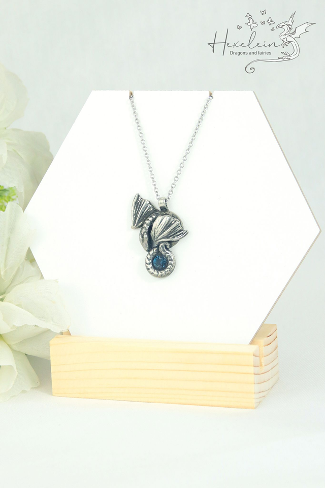 Montana blue landing dragon pendant