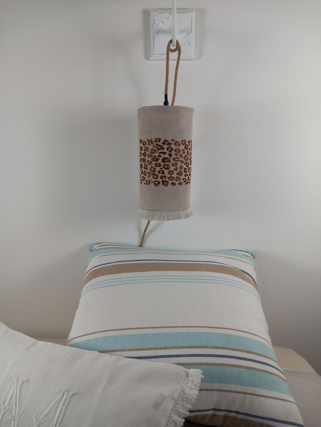 Abat-jour lampe baladeuse en lin brodé - broderie motif Léopard - Diamètre 15 cm hauteur 28 cm