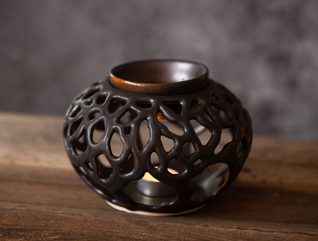 Essential oil burner for aromatherapy