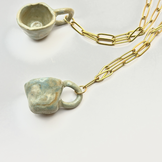 Collier tasse en céramique marbrée bleu et brun – Chaîne en acier inoxydable