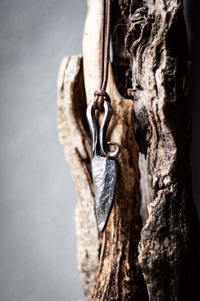 Pendentif couteau