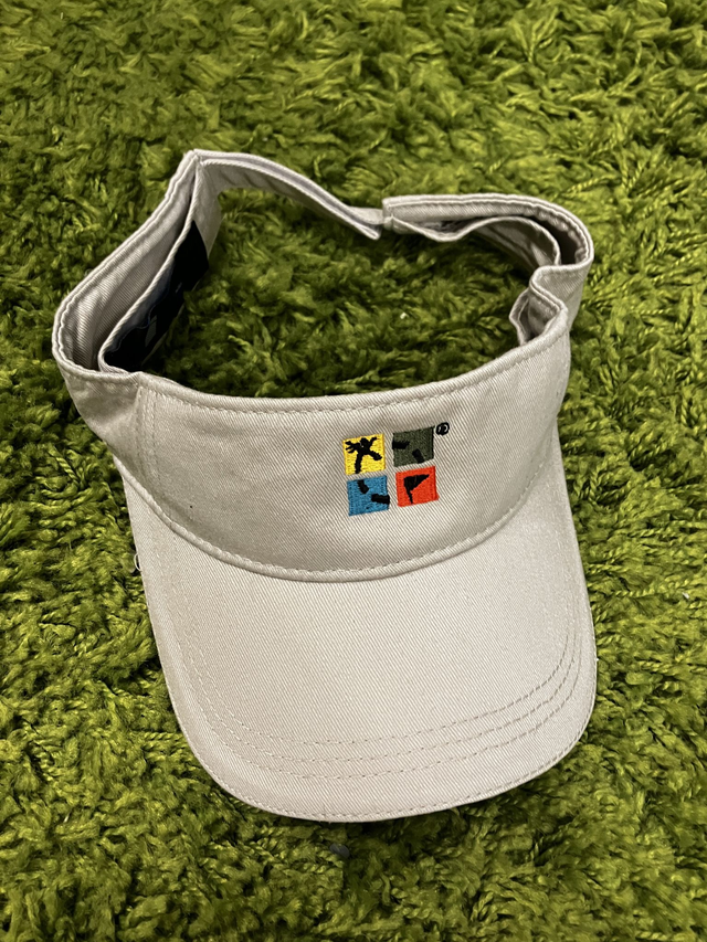 Sonnenschutz mit Geocaching-Logo