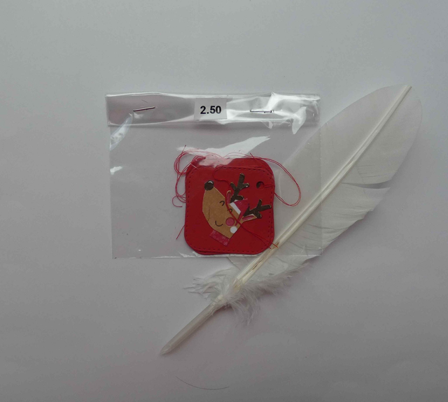 étiquettes cadeaux carrées rouges avec renne