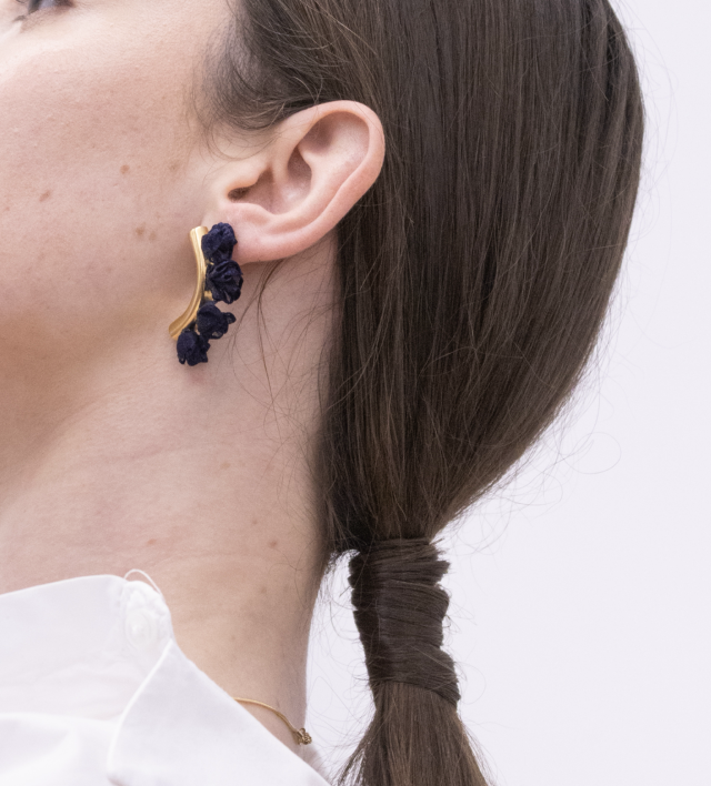 Brincos Cruvos 4 flores AGP02C001