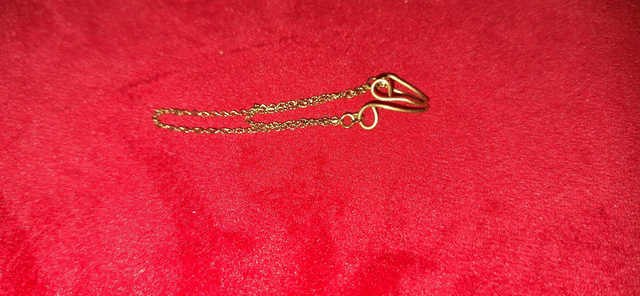 Gold earcuff with a double chain