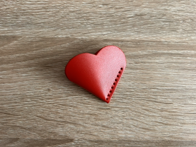 Marque-page en cuir - Coloris « Rouge » - Cousu à la main en France