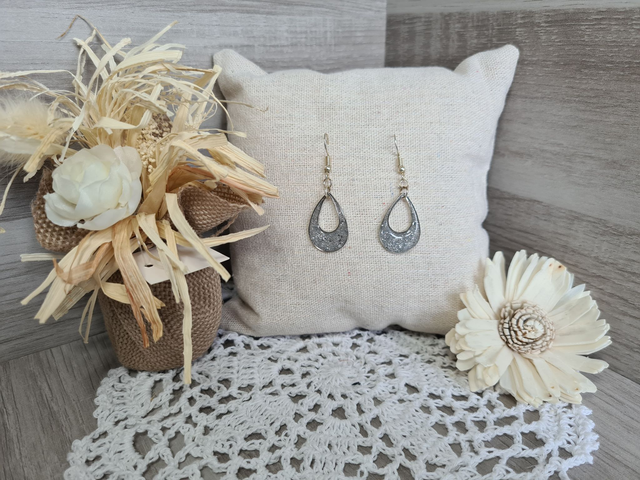 Boucles d&#039;oreilles argentées fait main Légères Et Hypoallergénique