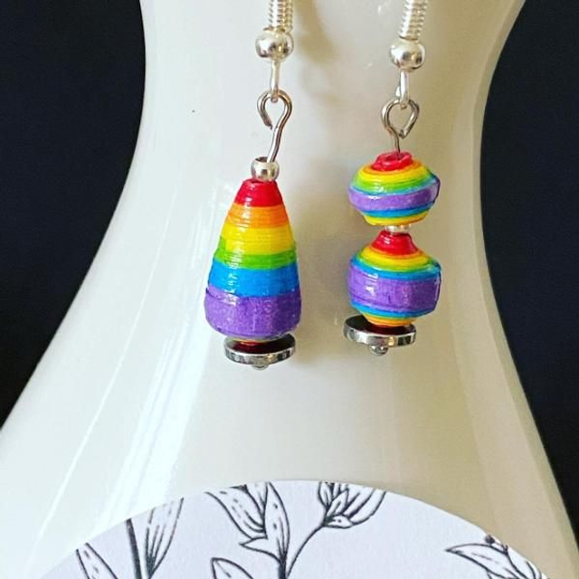 Boucles d'oreilles arc-en-ciel asymétriques