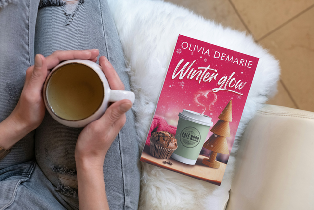 🇬🇧 Pre-Order Winter glow - Paperback