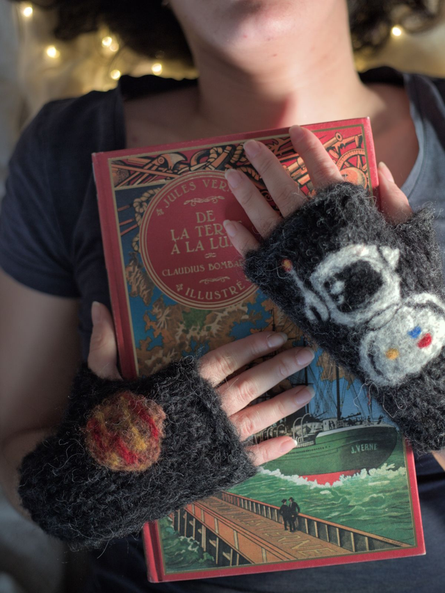 Mitaines tatouées / Astronaute