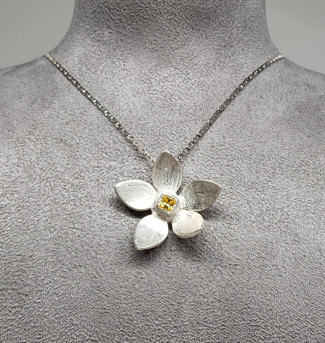 Flower with a square cubic zirconia fine silver pendant
