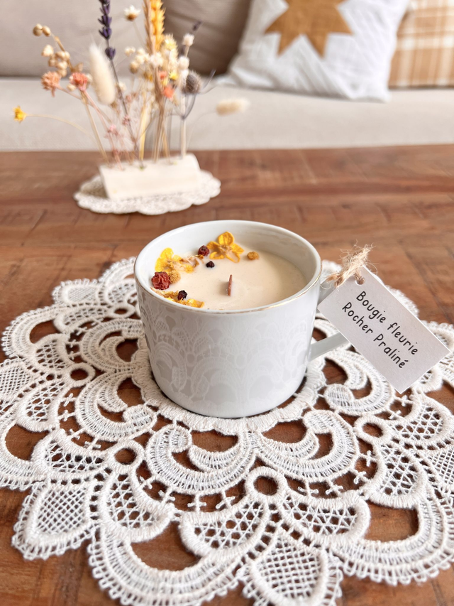✨ Bougie Rocher praliné - tasse à café "liseré doré"