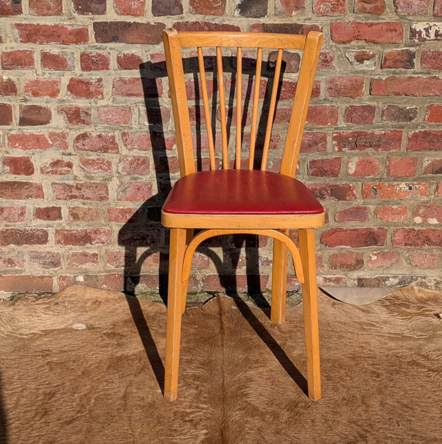 1. Chaise assise rouge « baumann »