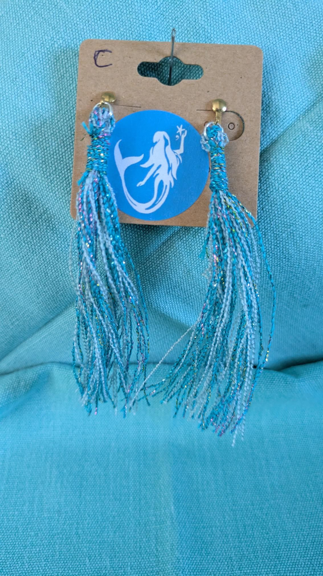 Earrings tassle clip on