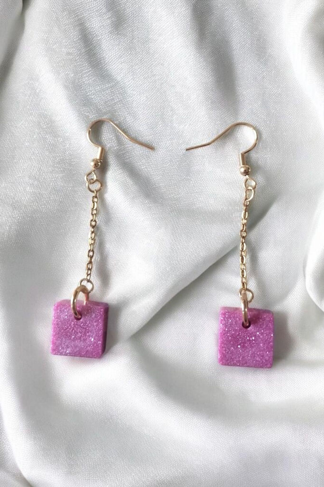 Boucles d'oreilles en résine uv, hypoallergénique fait main 
