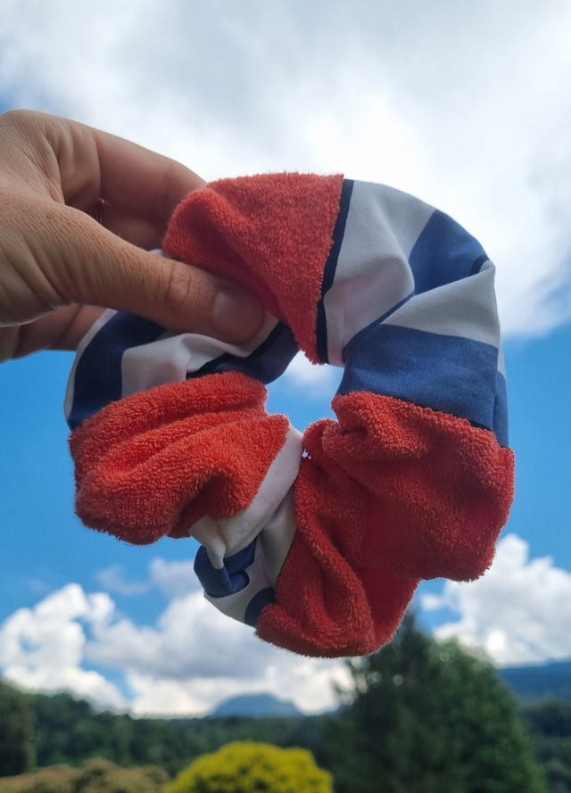 Chouchou à rayures et éponge