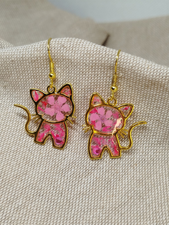 Boucles d'oreilles Nala en fleurs résinées coloris rose