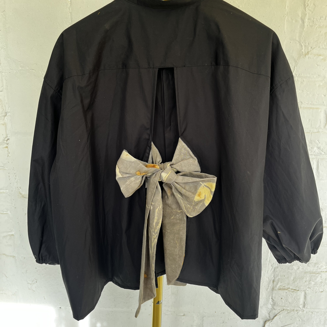 Chemise nouée dos noire