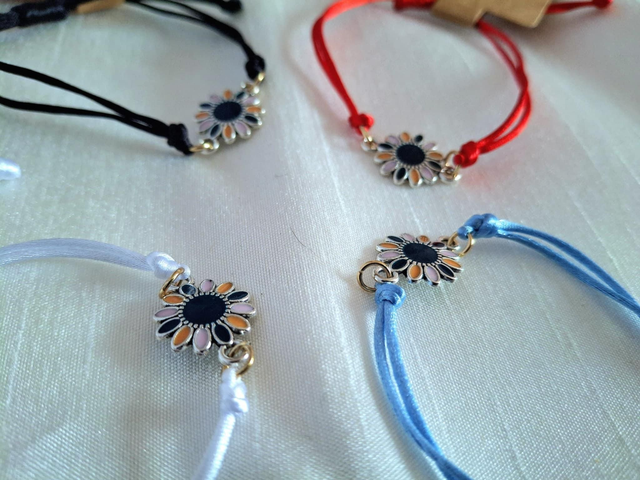 Dark Daisy Adjustable Bracelet 