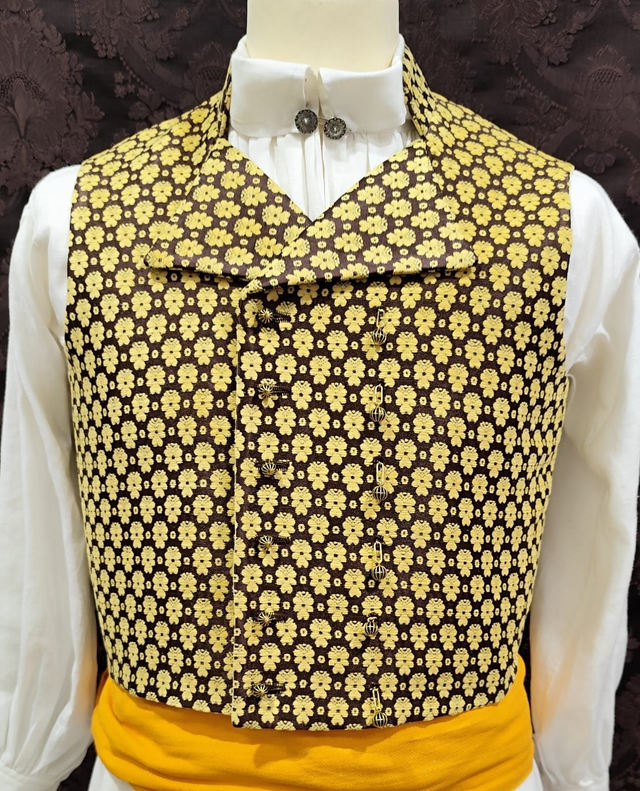 Chaleco confeccionado terciopelo labrado