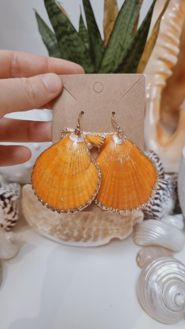 Boucles d'oreilles coquillages oranges